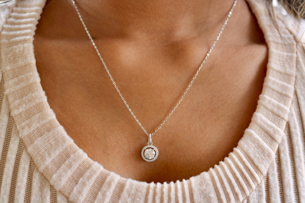 Περιδέραιο κολιέ Moissanite από ασήμι, με στρογγυλή πασιέντζα 1,00 καρατίων (6,5 χιλιοστά) με στρογγυλό φωτοστέφανο